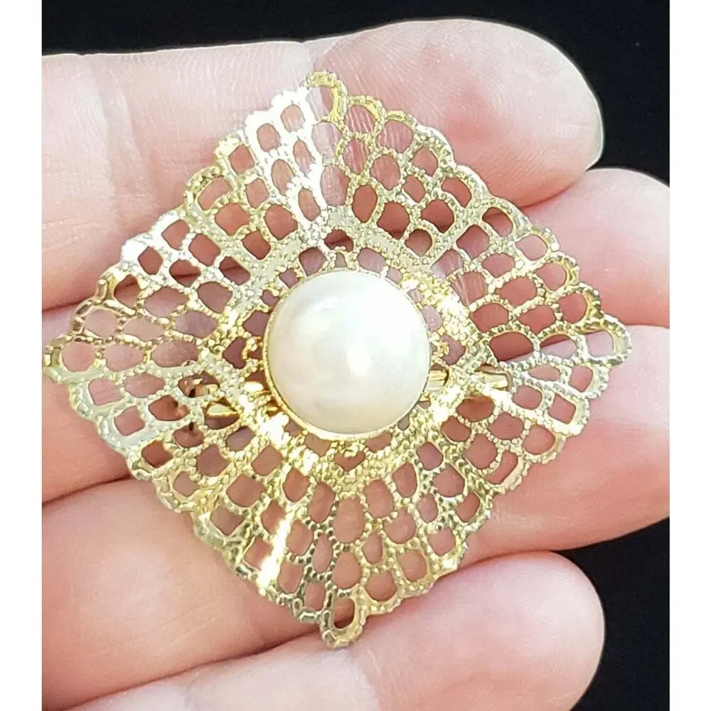 Abstract Flower Brooch, Vintage‎ Faux Pearl Pin, Large Gold Tone Open-Work go-87